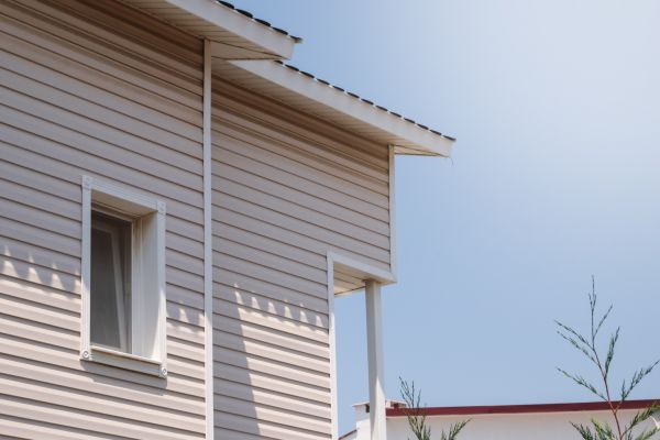 Cost of Vinyl Siding Hole Repair in Redding